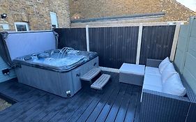 Broadway Beach Terrace With Private Hot Tub & Free Parking